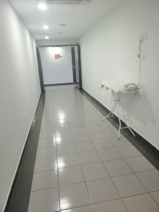 Linkway Hotel Nusajaya  Exteriör bild